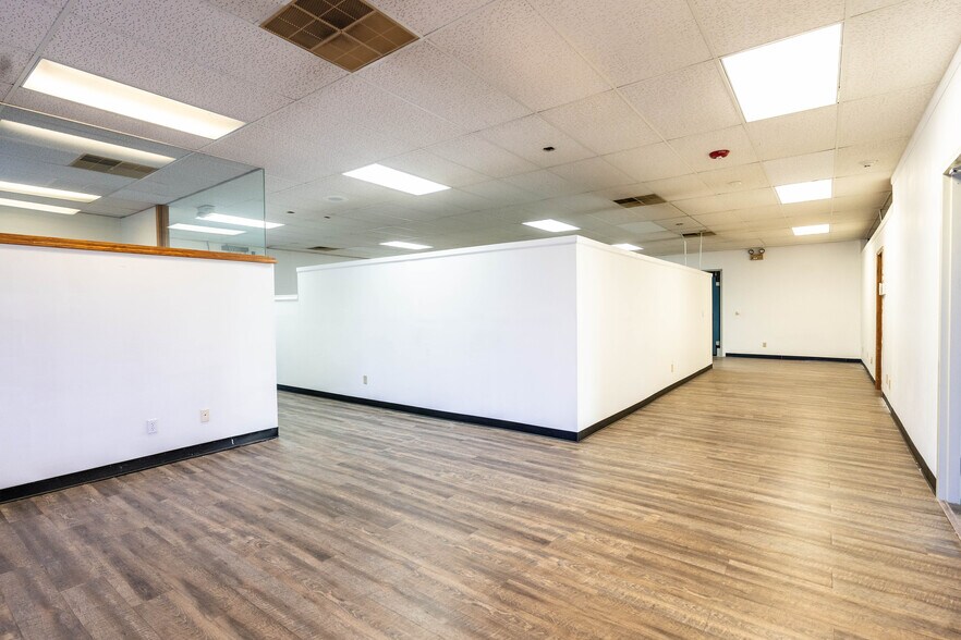More Photos Of 11813 W 77th St, Lenexa Office For Sale