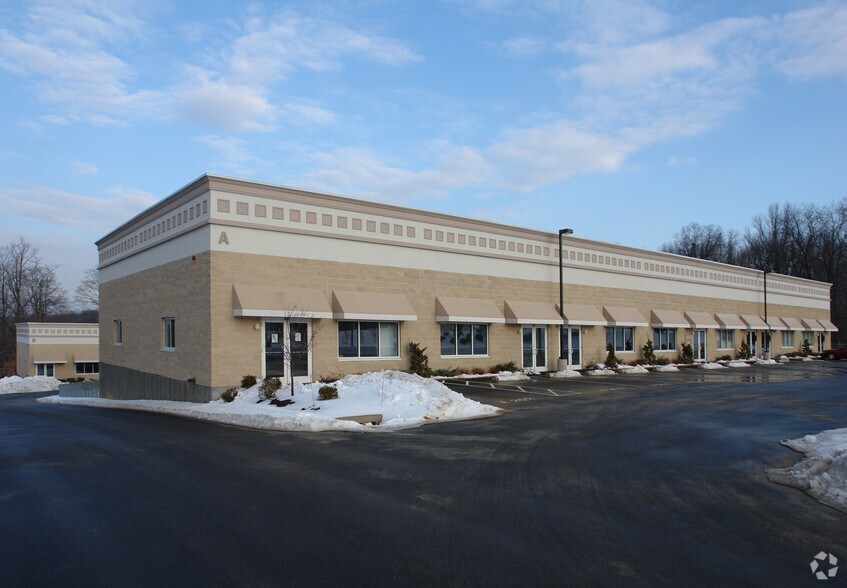 More Photos Of 100 Corporate Dr, Trumbull Research And Development For Lease