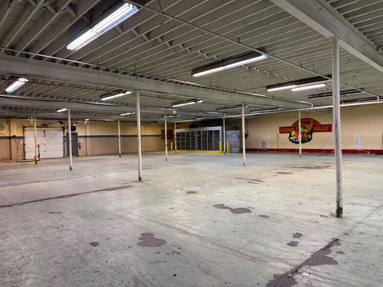 More Photos Of 195 Hudson St, Cornwall-on-Hudson Distribution For Lease