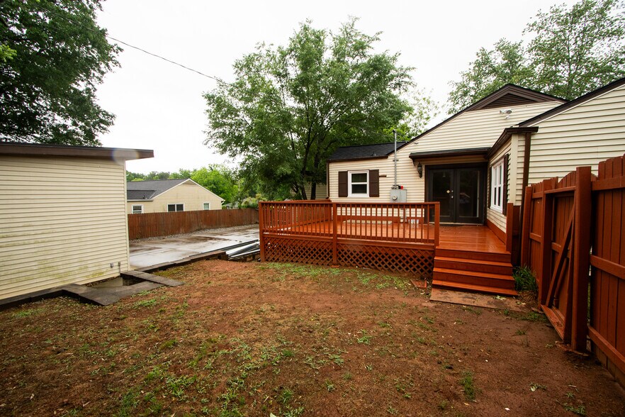 More Photos Of 1746 Hazelwood Dr SE, Marietta Office For Sale