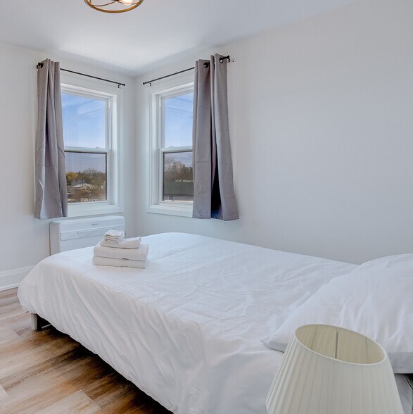 More Photos Of 17-19 Collier St, St Catharines Apartments For Sale