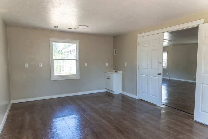 More Photos Of 6051 S 900 E, Murray General Retail For Lease
