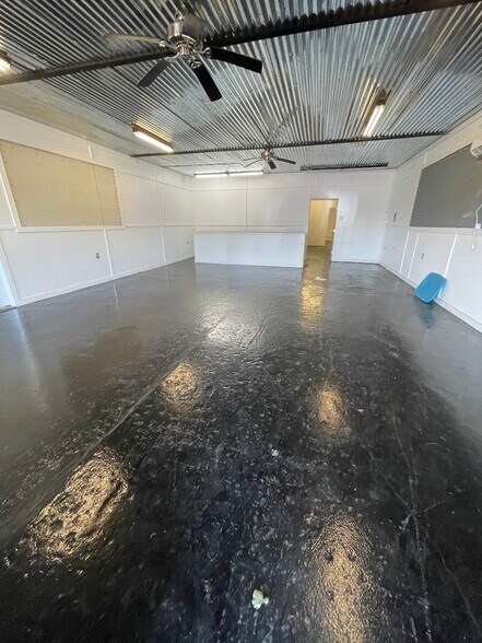 More Photos Of 621 Chandler St, Blanco Bar For Lease