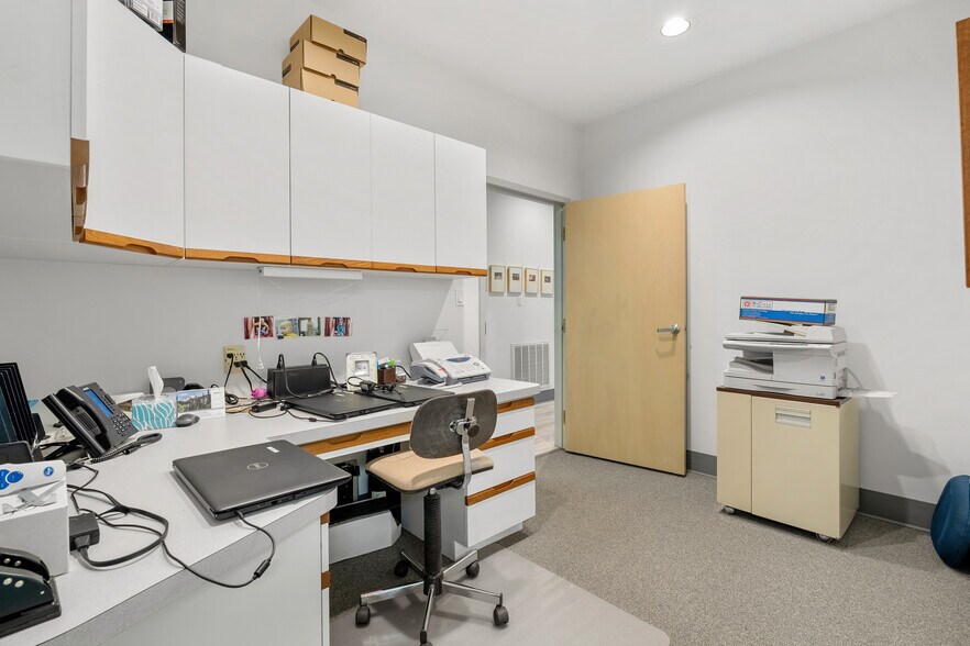 More Photos Of 3221 W Governor John Sevier Hwy, Knoxville Medical For Lease