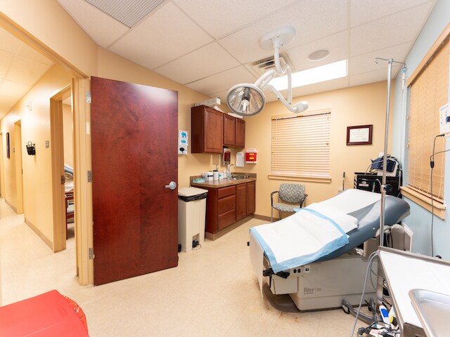 More Photos Of 1051-1103 W Sherman Ave, Vineland Medical For Lease