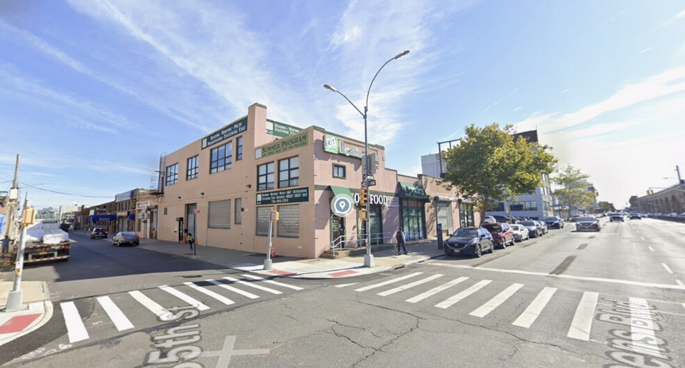 More Photos Of 35-01 Queens Blvd, Long Island City Showroom For Sale