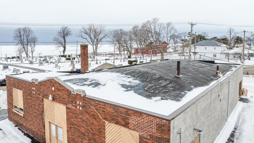 More Photos Of 1719 Lakeshore Dr, Saint Joseph General Retail For Sale