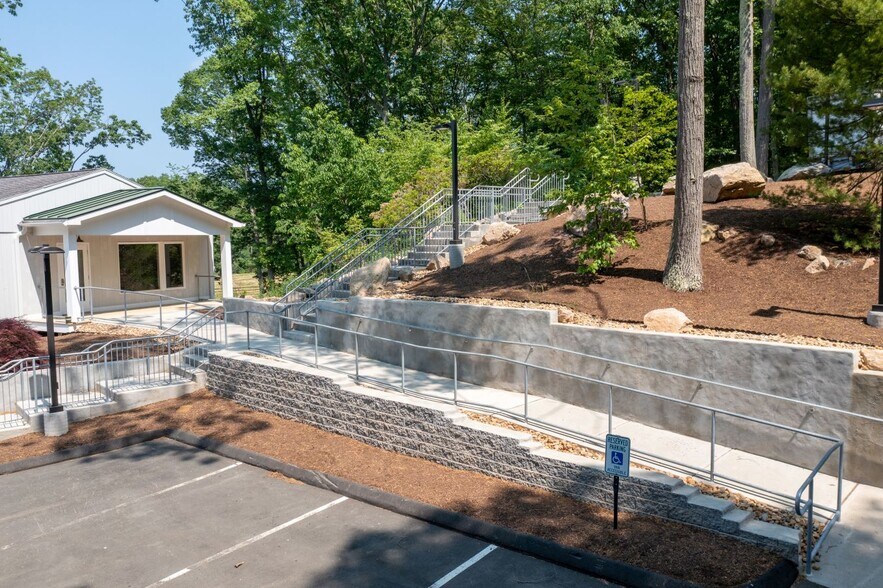 More Photos Of 1570 Boston Post Rd, Guilford Office For Lease