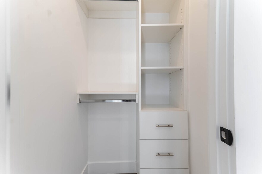 More Photos Of 21719 Hart St, Canoga Park Apartments For Sale
