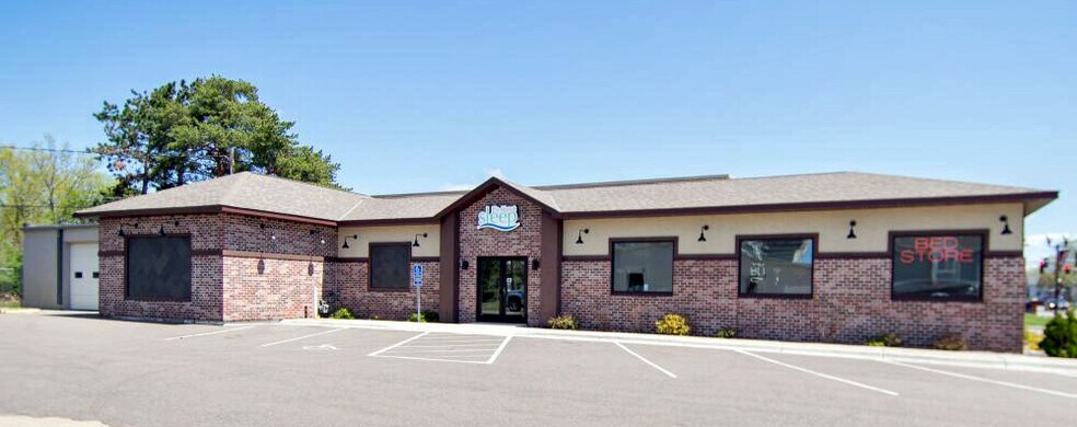 More Photos Of 633 E Main St, Anoka Freestanding For Sale