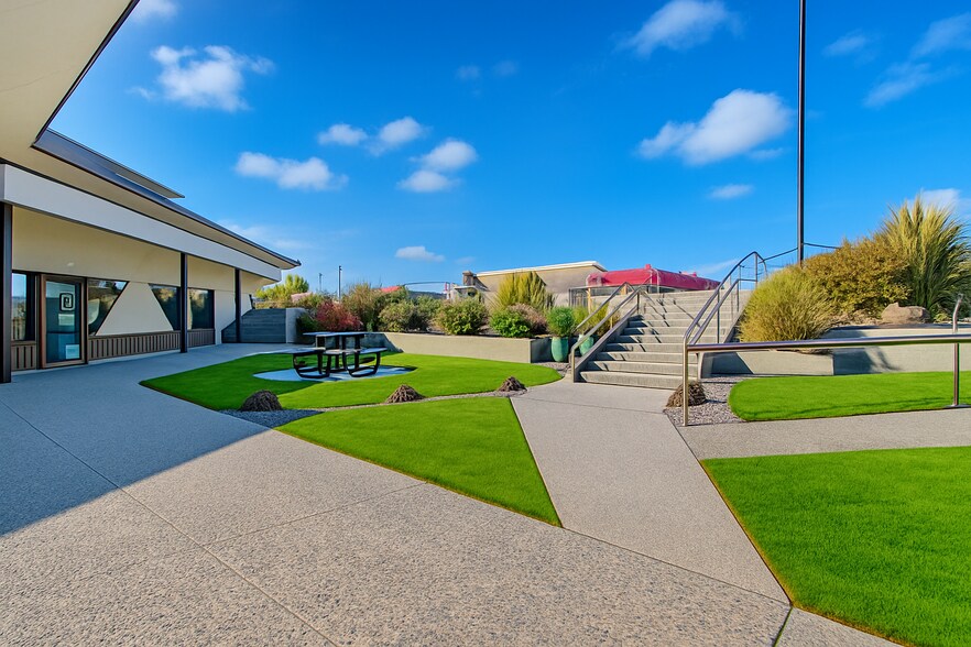 More Photos Of 3030 W Clearwater Ave, Kennewick Office For Lease