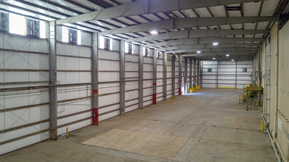 More Photos Of 2870 River Rd, Hawesville Warehouse For Lease
