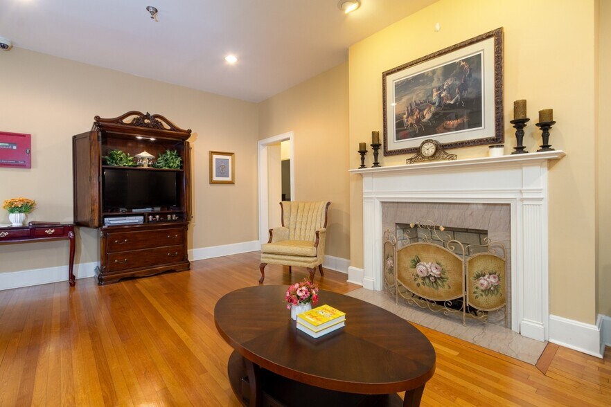 More Photos Of 173 S Lee St, Forsyth Assisted Living For Lease