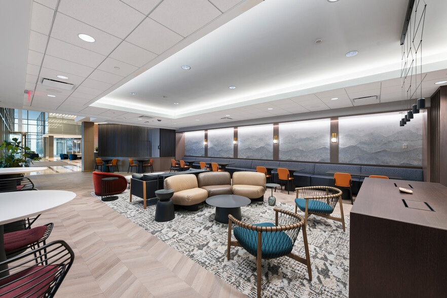 More Photos Of 9550 W Higgins Rd, Rosemont Office For Lease