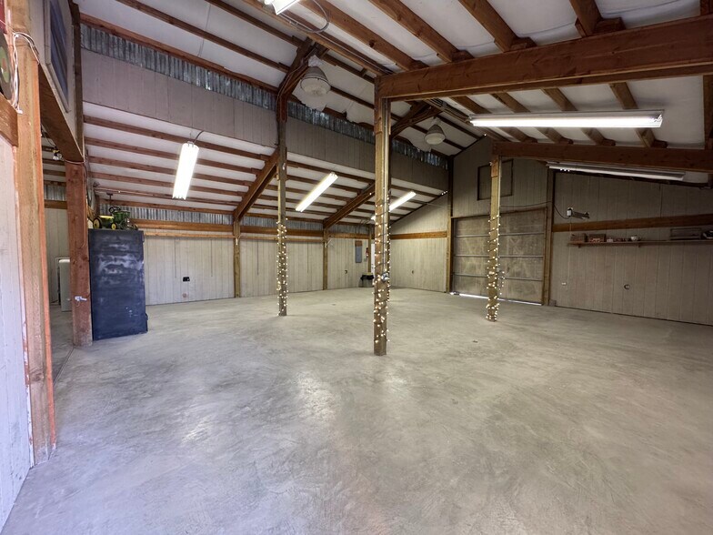 More Photos Of 14285 Laconner Whitney rd, Mount Vernon General Retail For Lease