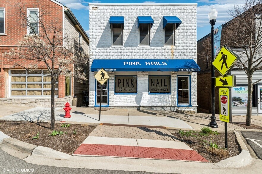 More Photos Of 1224 N Green St, Mchenry General Retail For Sale