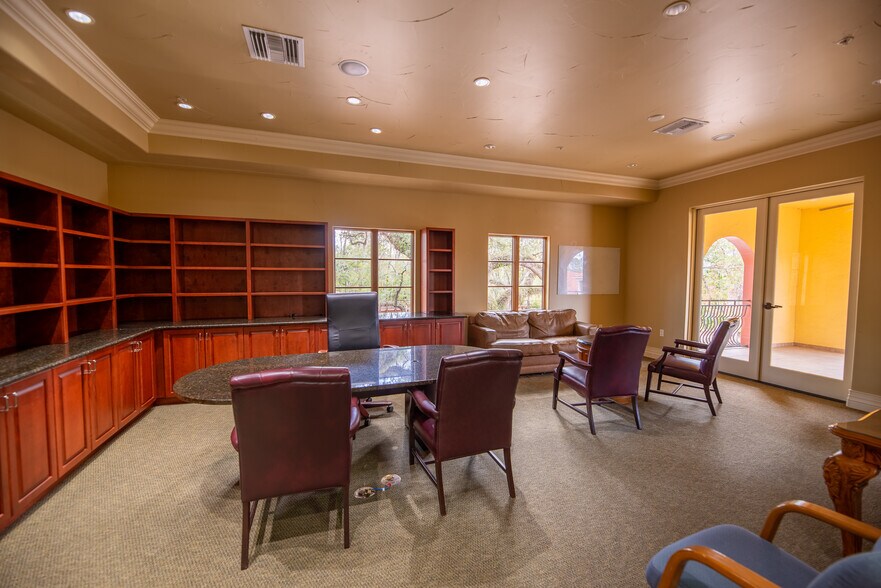 More Photos Of 2420 Brunello Trace, Lutz Loft Creative Space For Sale