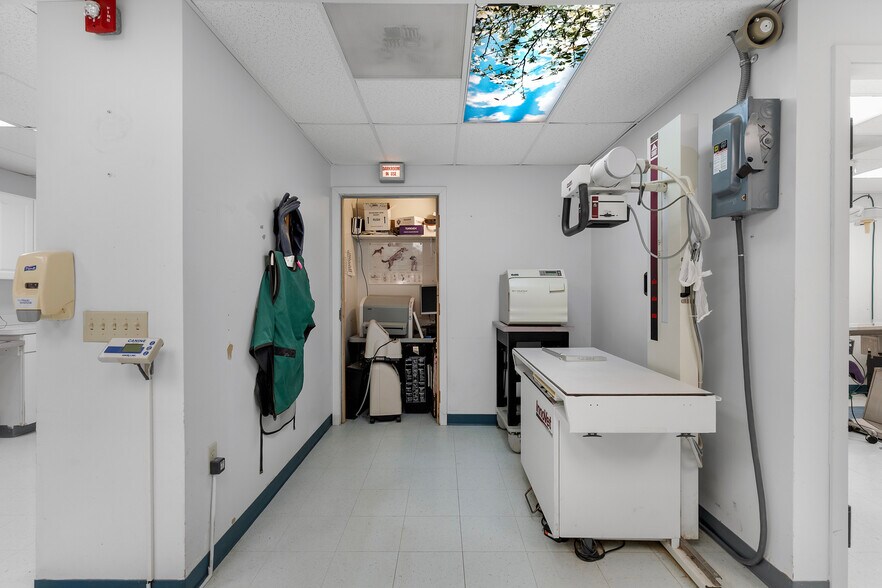 More Photos Of 3731 Berryville Pike, Charles Town Veterinarian Kennel For Sale