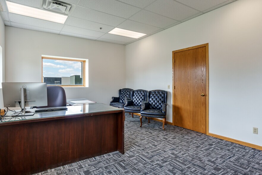 More Photos Of 621 Gateway Dr, Milton Manufacturing For Lease