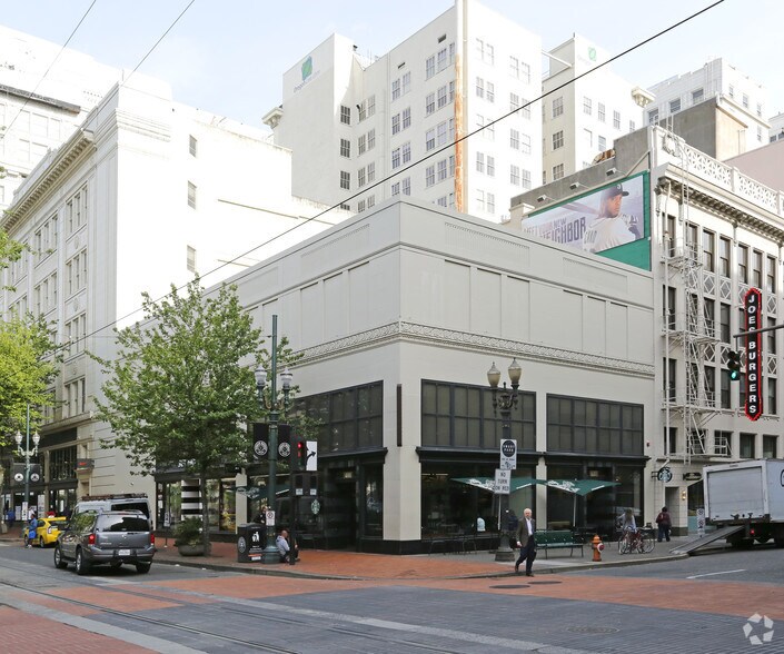Primary Photo Of 401-425 SW Morrison St, Portland Storefront For Lease