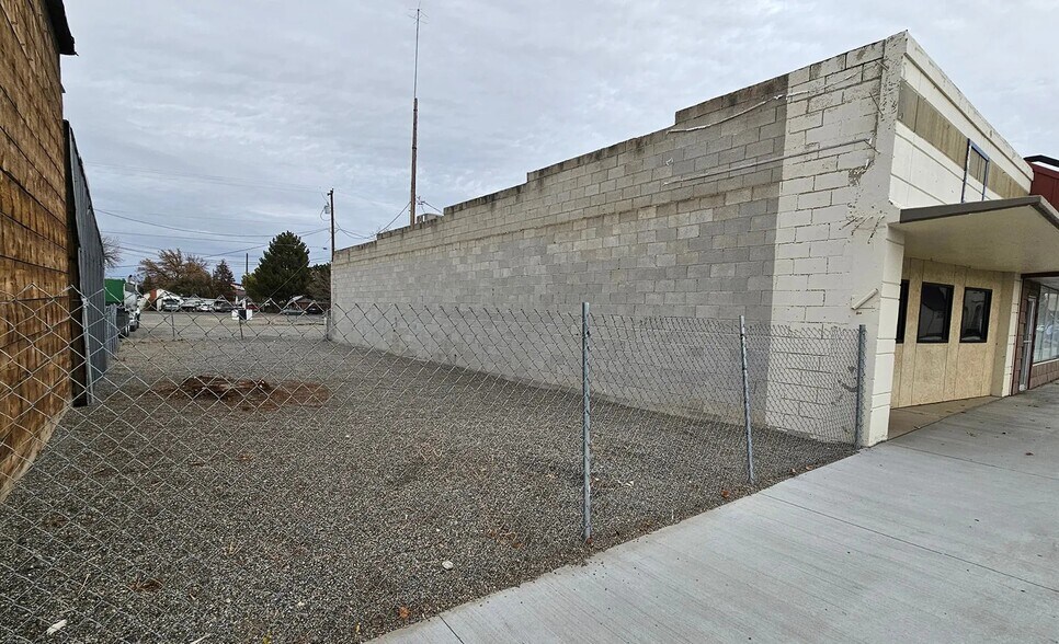 More Photos Of 134 E Main St, Wendell Storefront For Lease