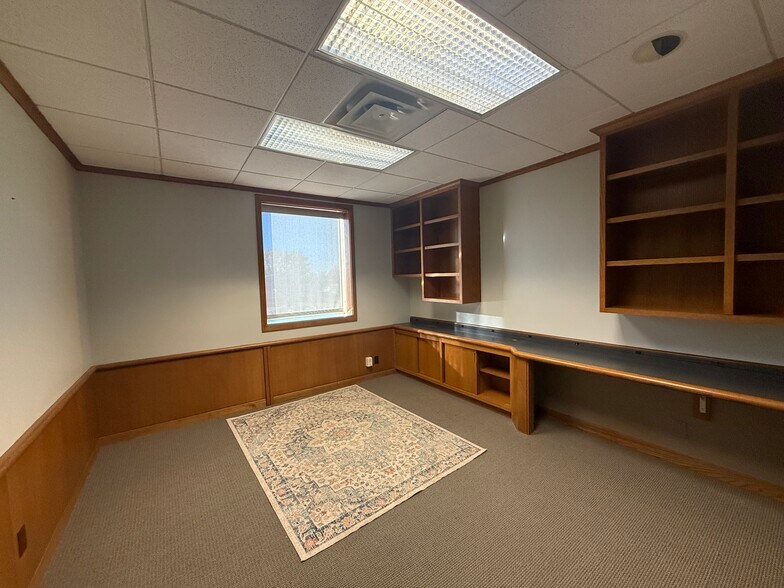 More Photos Of 2720 1st Ave NE, Cedar Rapids Office For Lease