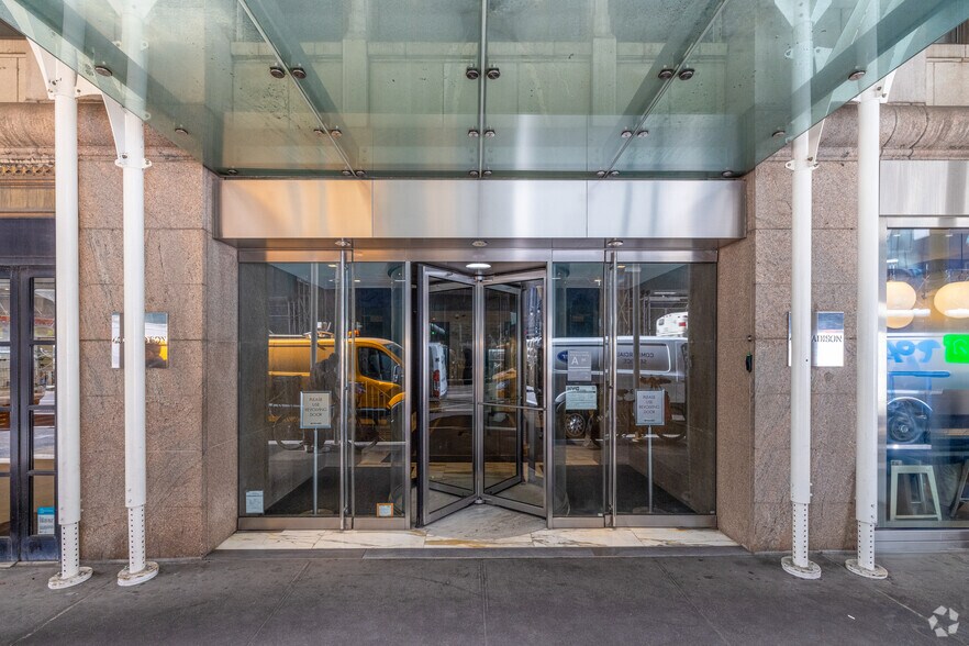 More Photos Of 400 Madison Ave, New York Office For Lease