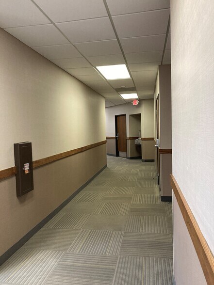 More Photos Of 33481 W 14 Mile Rd, Farmington Hills Office For Sale