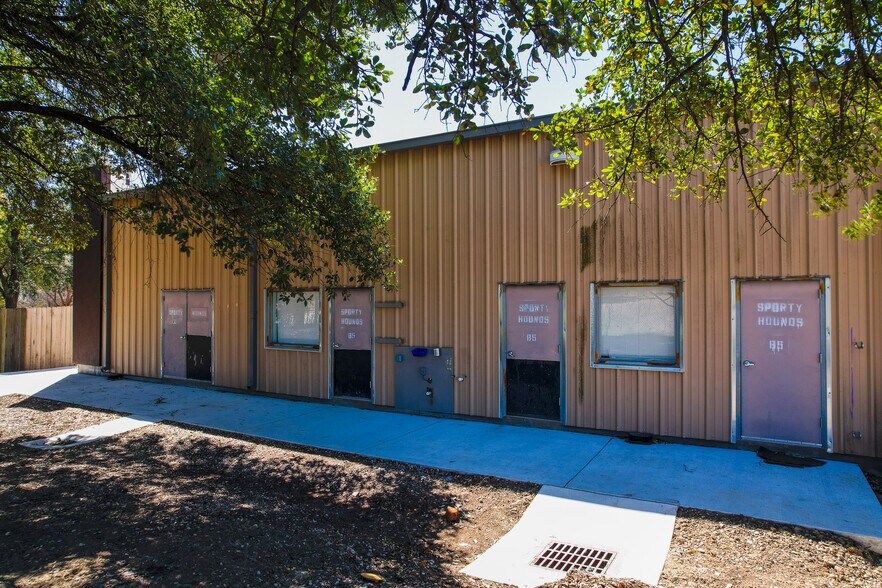 More Photos Of 8201 Cross Park Dr, Austin Unknown For Lease