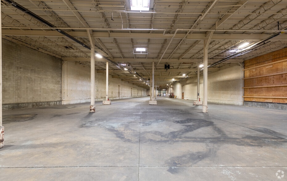 More Photos Of 321 Washington St, Somerville Warehouse For Lease