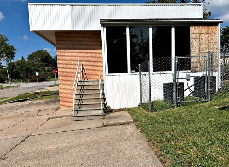 More Photos Of 3843 Harrison St, Bellevue Office For Sale