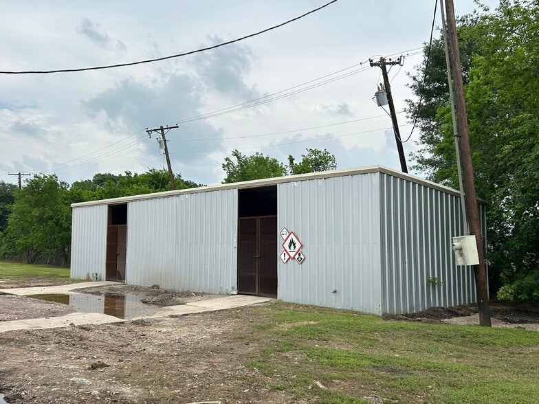 More Photos Of 616 S 9th St, Corsicana Warehouse For Sale