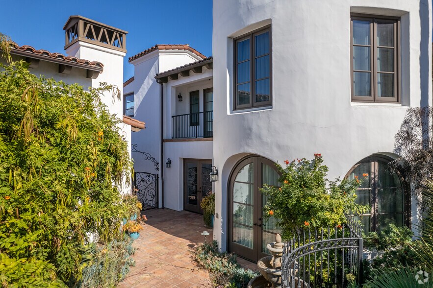 More Photos Of 1401 N El Camino Real, San Clemente Loft Creative Space For Lease