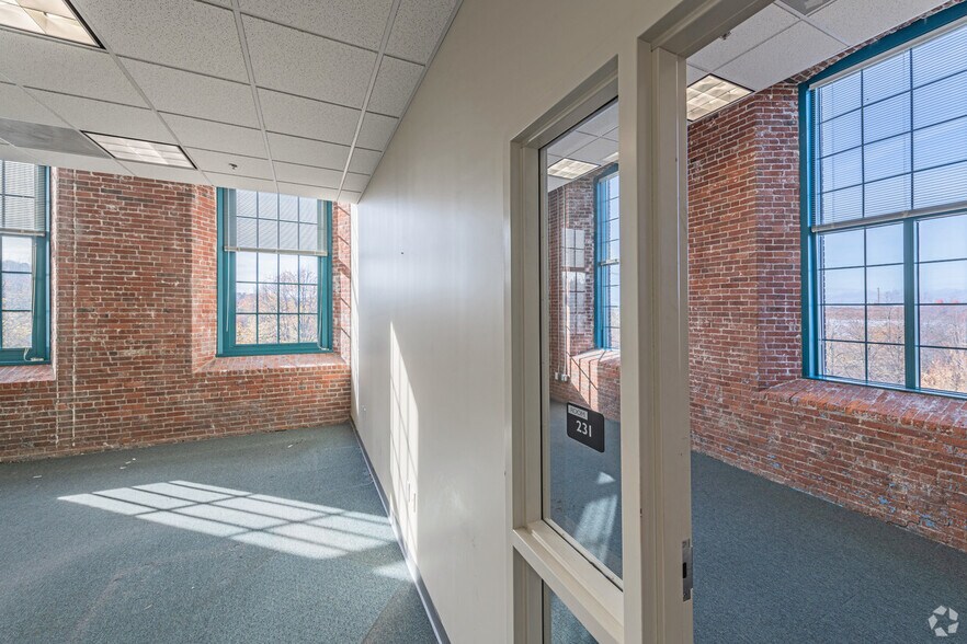 More Photos Of 1082 Davol St, Fall River Apartments For Lease