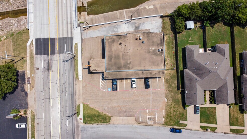 More Photos Of 641 W Bedford Euless Rd, Hurst Freestanding For Sale