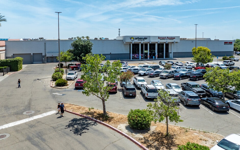 Primary Photo Of 1673 W Lacey Blvd, Hanford Freestanding For Sale