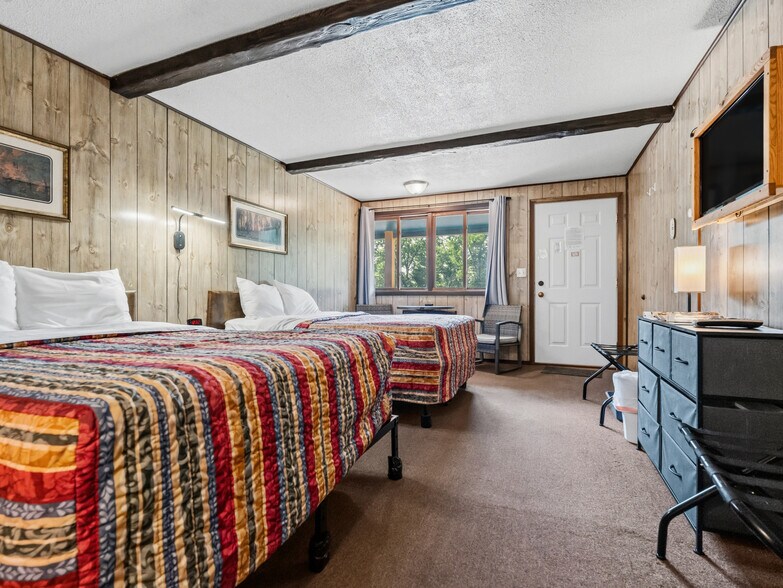 More Photos Of 16154 US 63 Hwy, Hayward Hotel For Sale