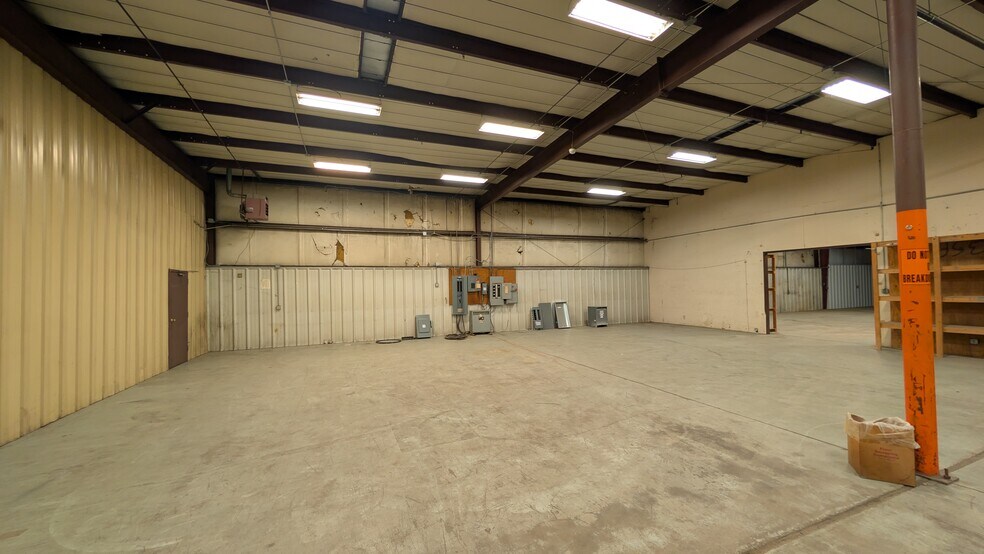 More Photos Of 1607 N Wabash St, Wichita Warehouse For Lease