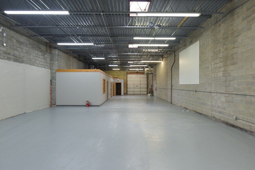 More Photos Of 2214-2216 W Hubbard St, Chicago Warehouse For Lease
