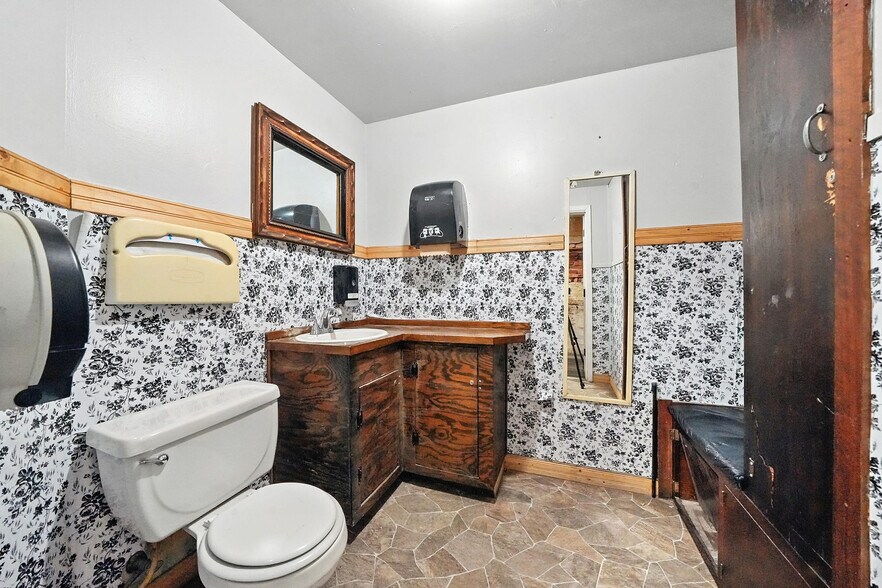 More Photos Of 105 Main St, Jackson Bar For Sale