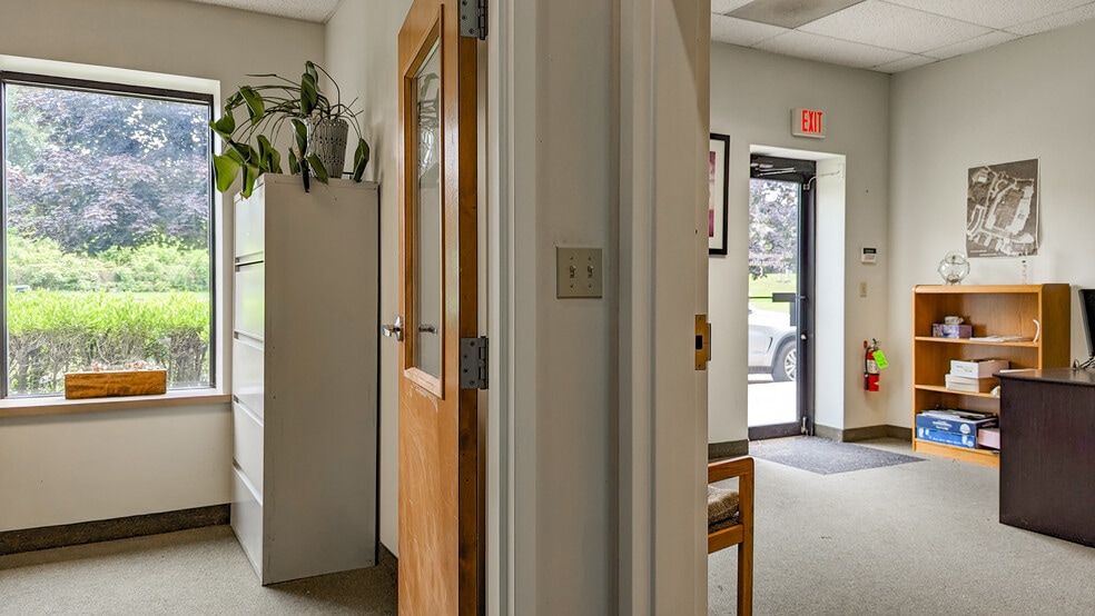 More Photos Of 20 Research Pky, Old Saybrook Light Manufacturing For Lease