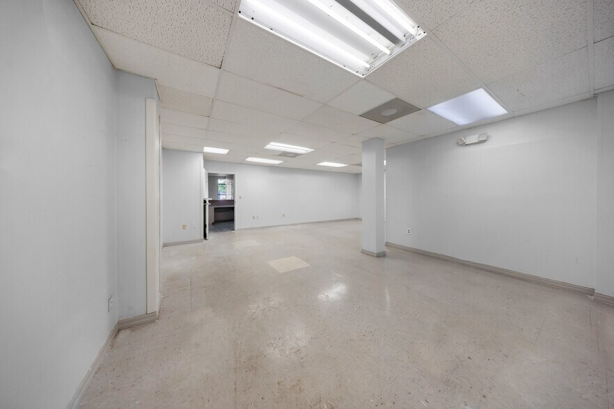 More Photos Of 2901 NW 17th Ave, Miami Office For Sale