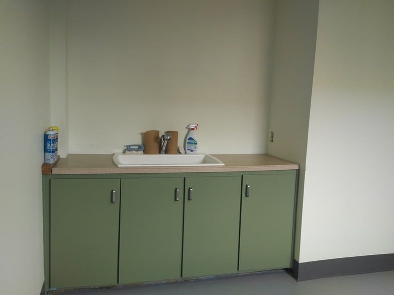 More Photos Of 15 Howard Pl, Kitchener Warehouse For Sale