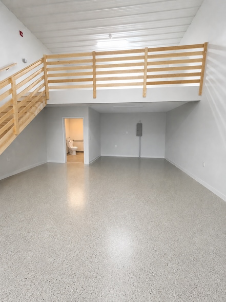 More Photos Of 15 King St, Auburn Service For Lease