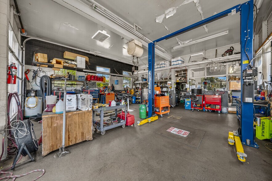 More Photos Of 75 Lithia Way, Ashland Service Station For Sale
