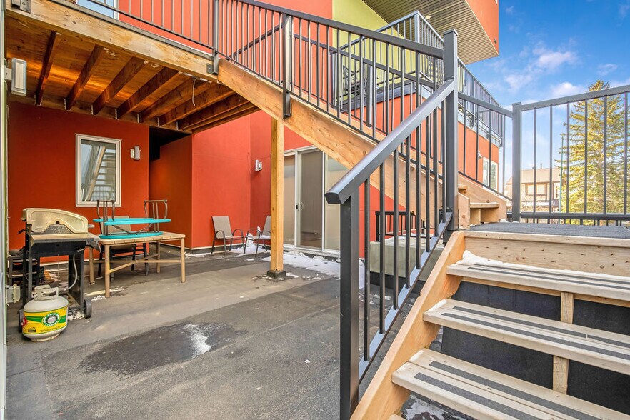 More Photos Of 2226 Westmount Rd NW, Calgary Apartments For Sale