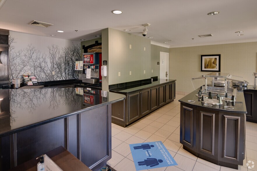 More Photos Of 300 W Romeo B Garrett Ave, Peoria Hotel For Sale