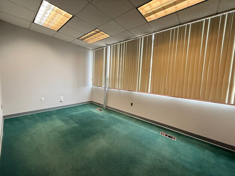 More Photos Of 750-758 S Monroe St, Monroe Office For Sale