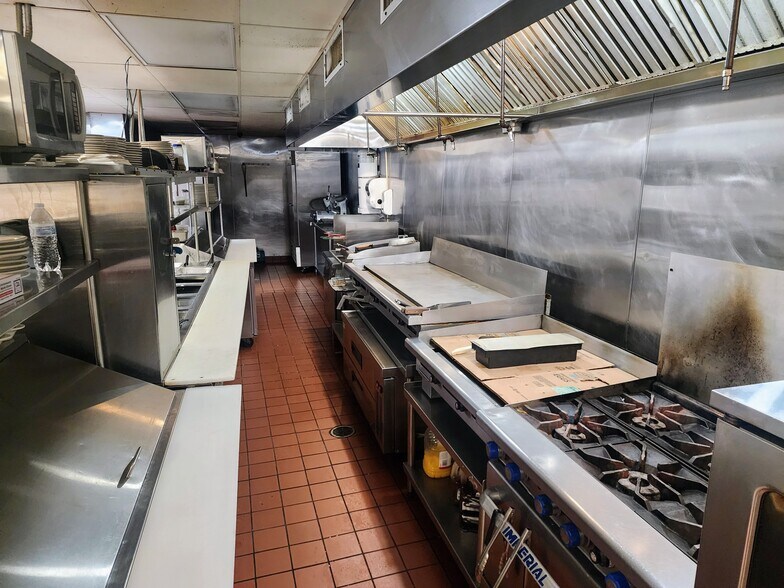 More Photos Of 8451 Ocean Gtwy, Easton Restaurant For Sale