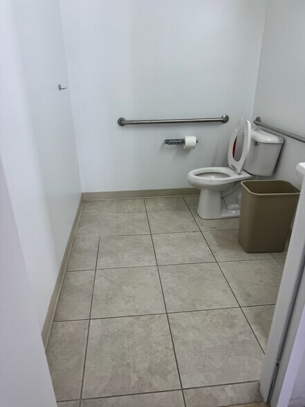 More Photos Of 660 NW Enterprise Dr, Port Saint Lucie Unknown For Lease